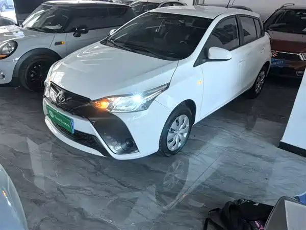 Toyota Yaris L 2021