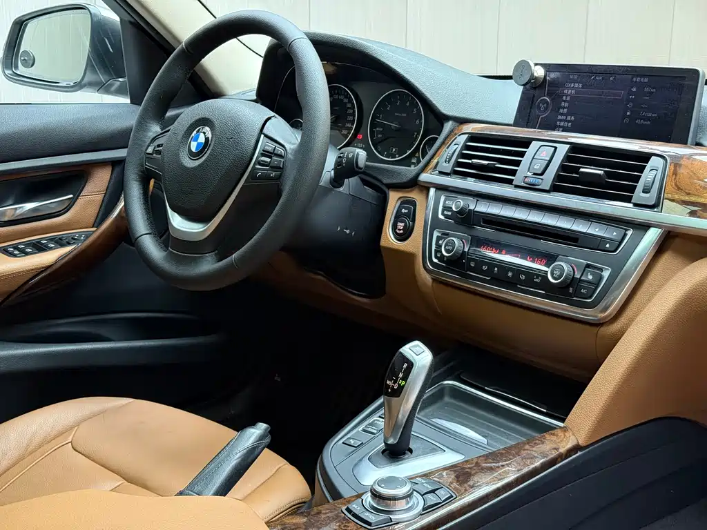 BMW 3 Series 2012 — фото 10