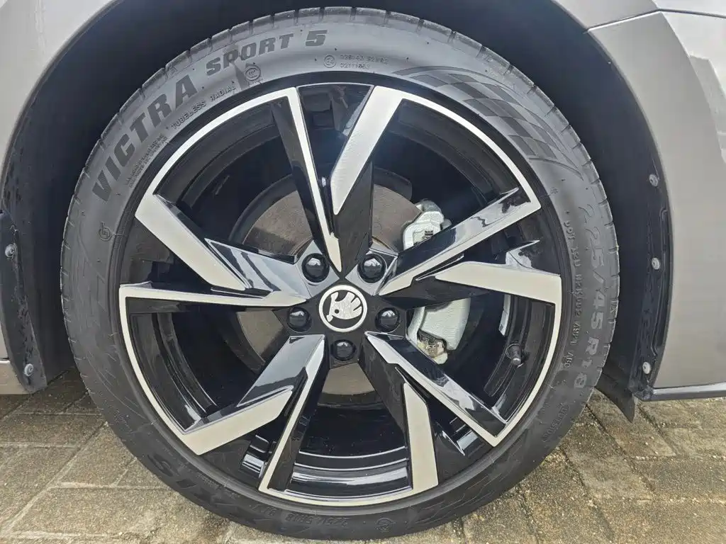 Skoda Octavia 2022 — фото 18