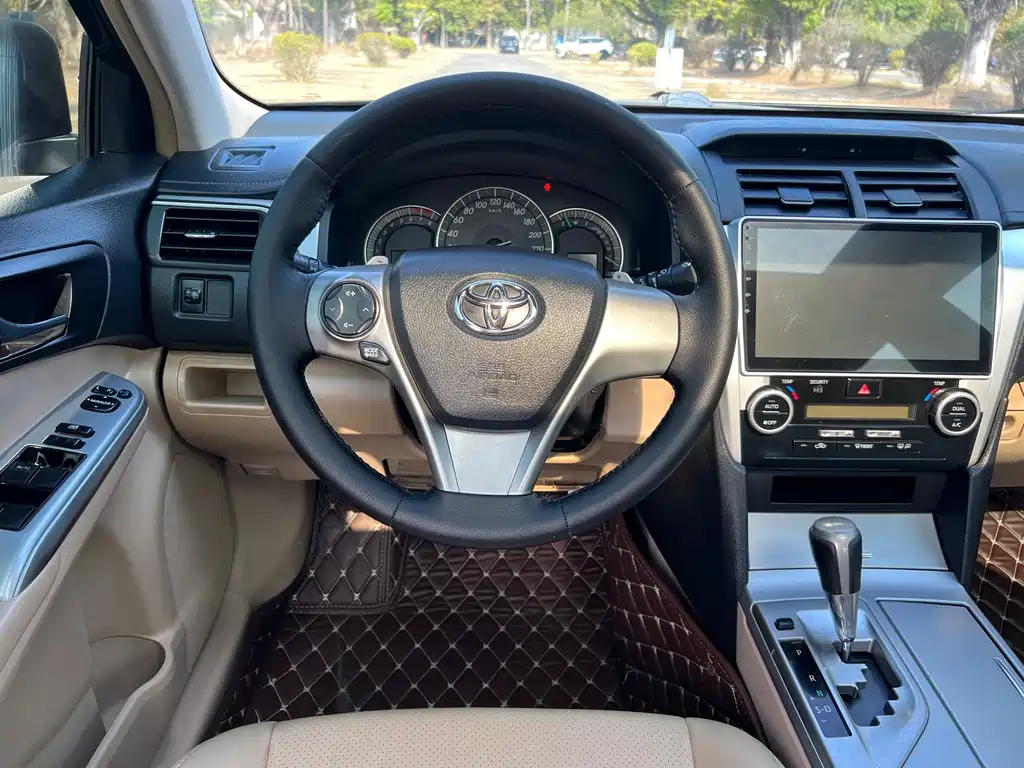 Toyota Camry 2013 — фото 13