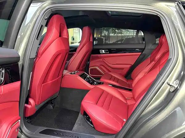 Porsche Panamera 2023