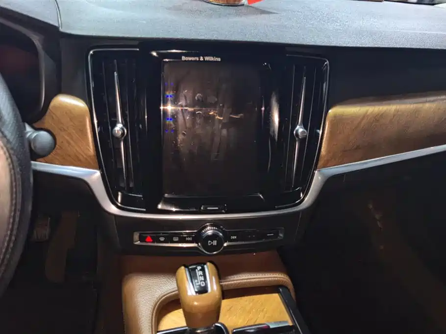 Volvo S90 2019 — фото 13