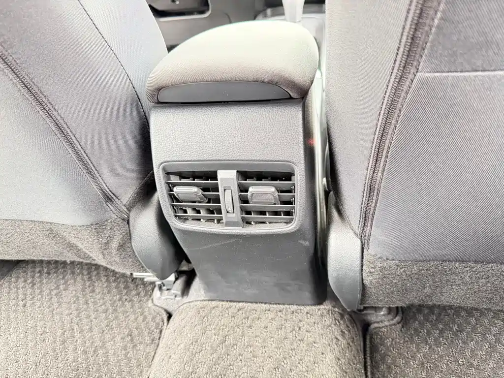 Toyota Corolla 2023 — фото 16