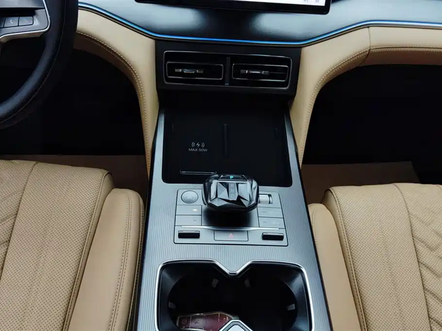 BYD L DM-i 2024 — фото 16