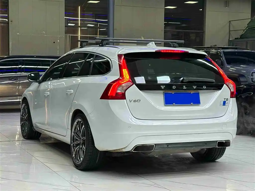 Volvo V60 2016 — фото 4