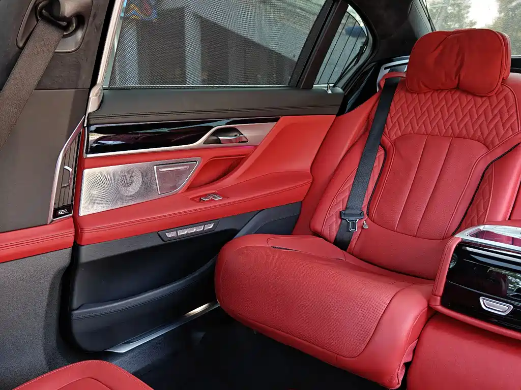 BMW 7 Series 2018 — фото 14