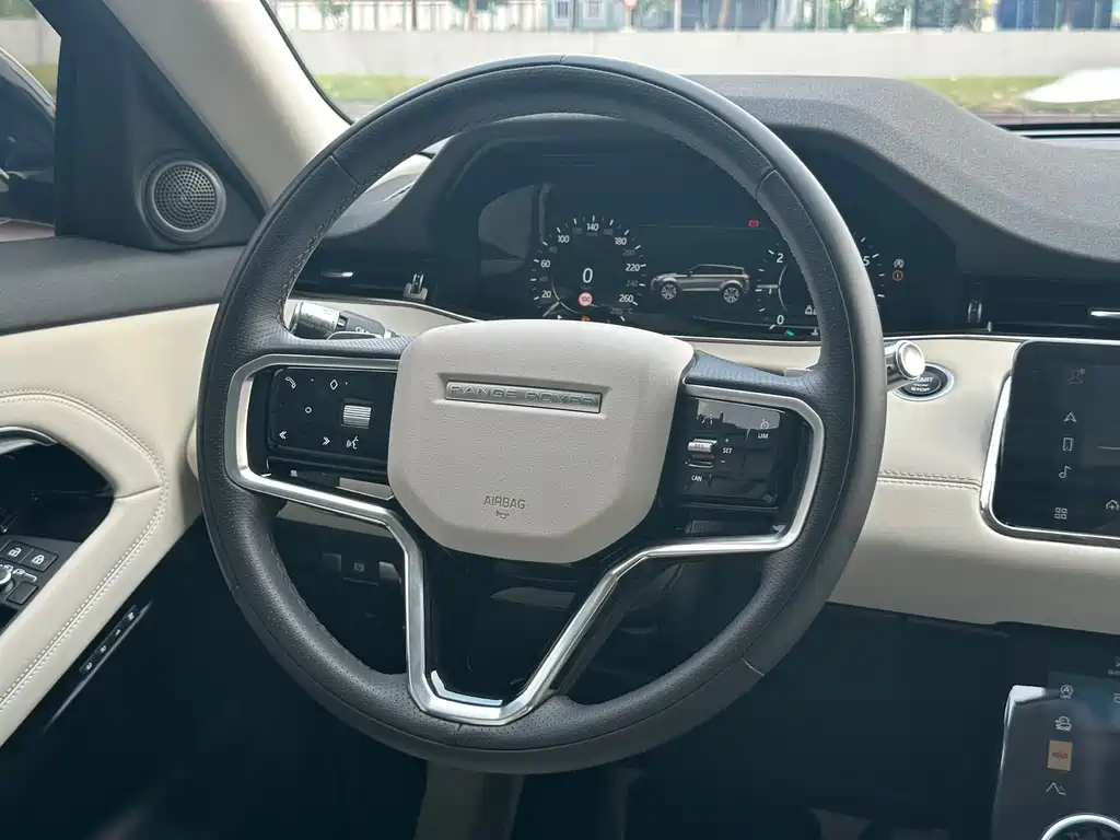 Land Rover Range Rover Evoque 2023 — фото 12