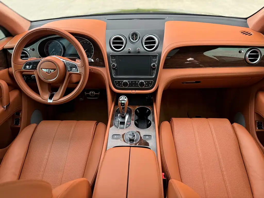 Bentley Bentayga 2016 — фото 14