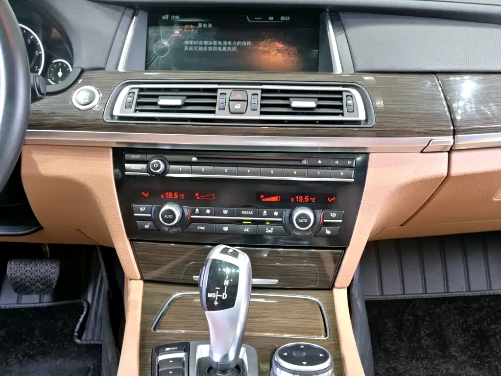 BMW 7 Series 2014 — фото 15