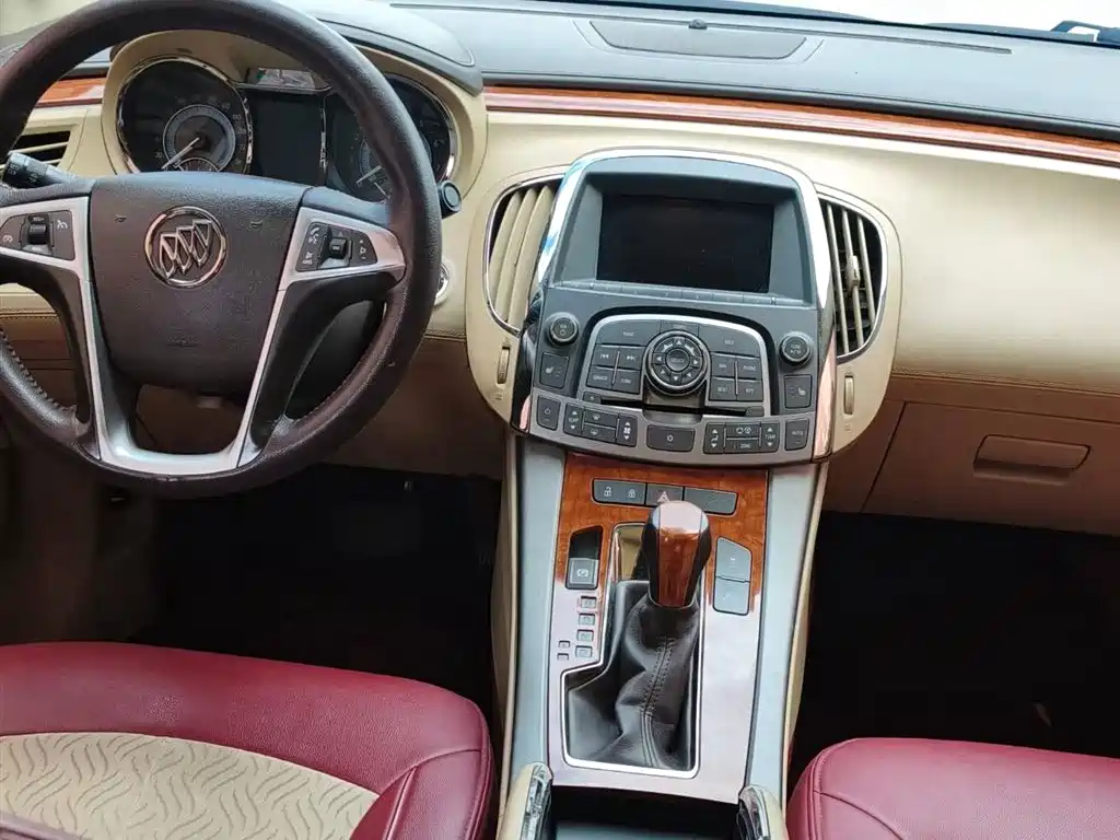 Buick LaCrosse 2011 — фото 4