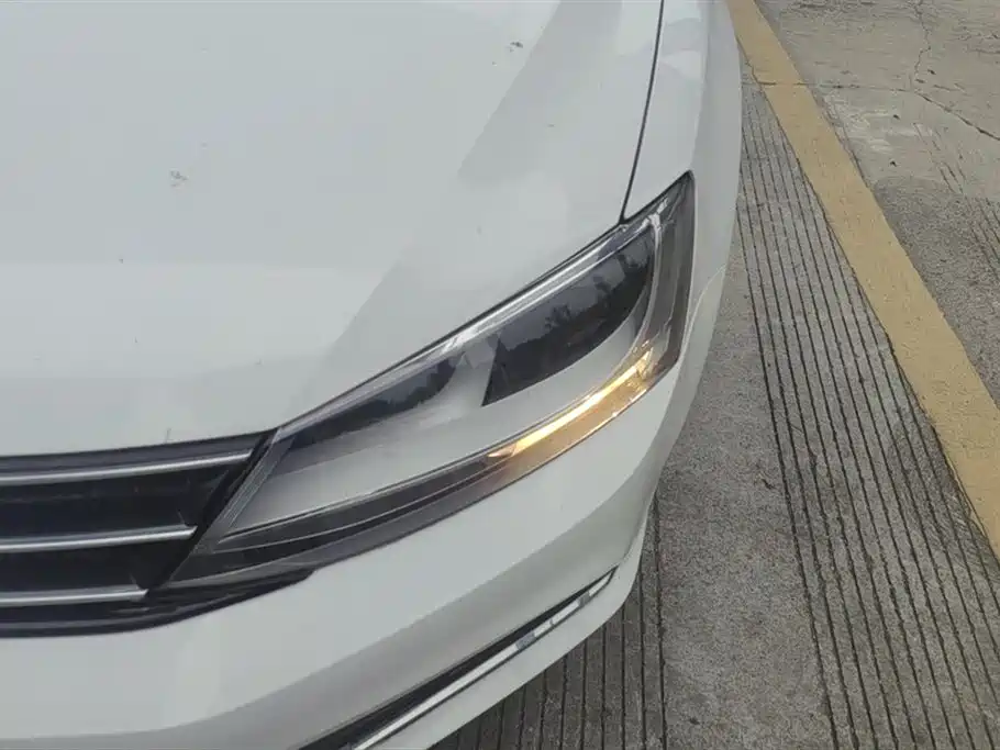 Volkswagen Sagitar 2017