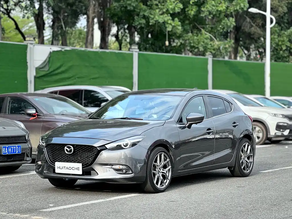 Mazda 3 Axela 2019 — фото 1