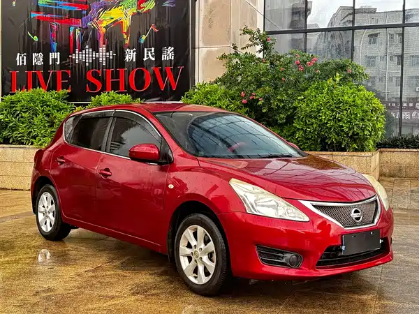 Nissan Tiida 2015