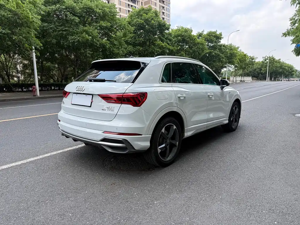 Audi Q3 2019 — фото 11