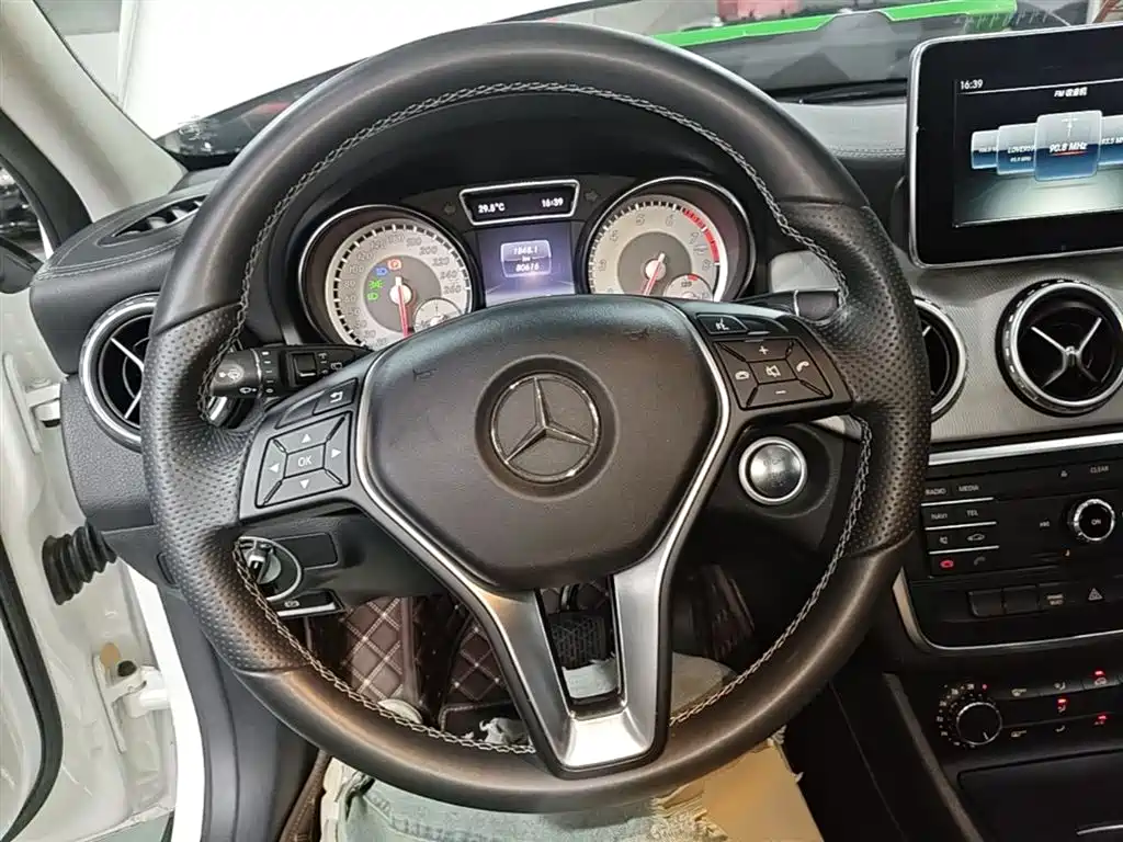 Mercedes-Benz GLA 2016 — фото 11
