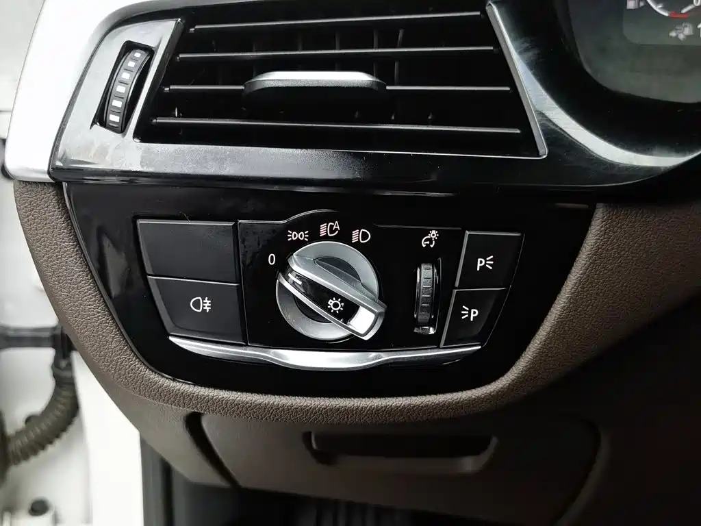 BMW 5 Series New Energy 2020 — фото 21