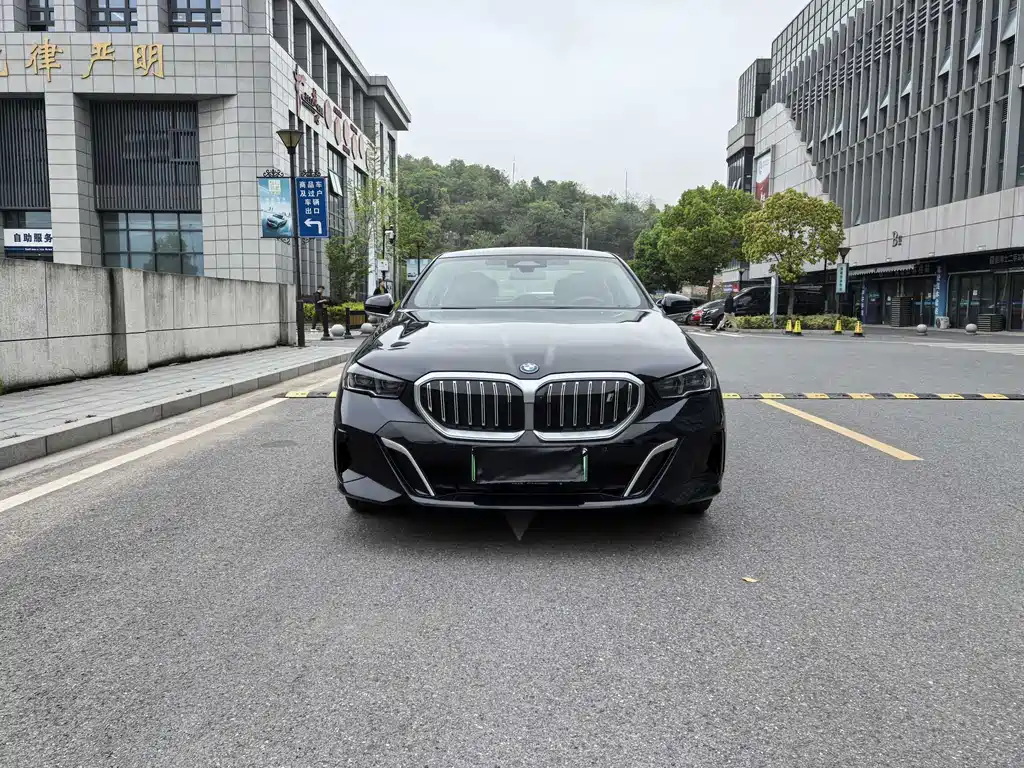 BMW i5 2025 — фото 8