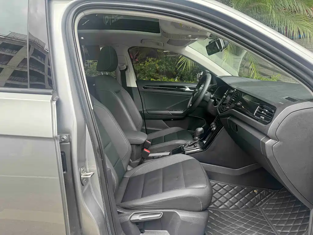 Volkswagen T-Roc 2020 — фото 24