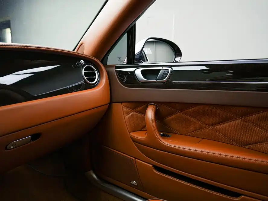 Bentley Flying Spur 2010 — фото 27