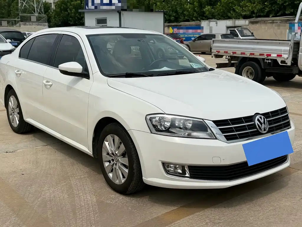 Volkswagen Lavida 2013
