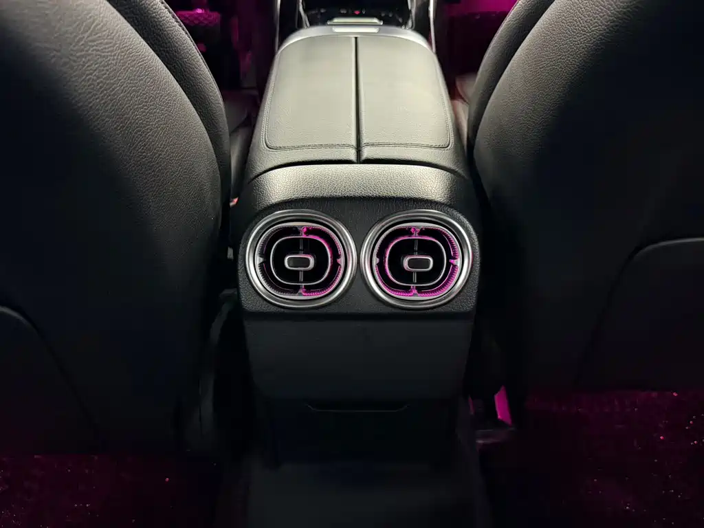 Mercedes-Benz C-Class 2024 — фото 16