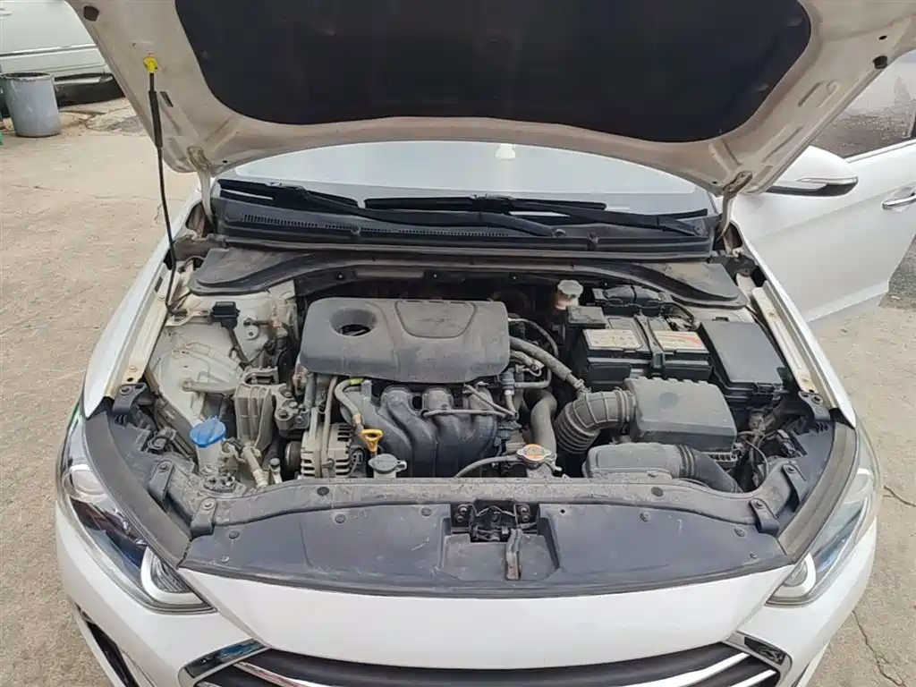 Hyundai Elantra 2017 — фото 20