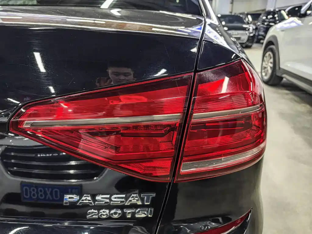 Volkswagen Passat 2019 — фото 10