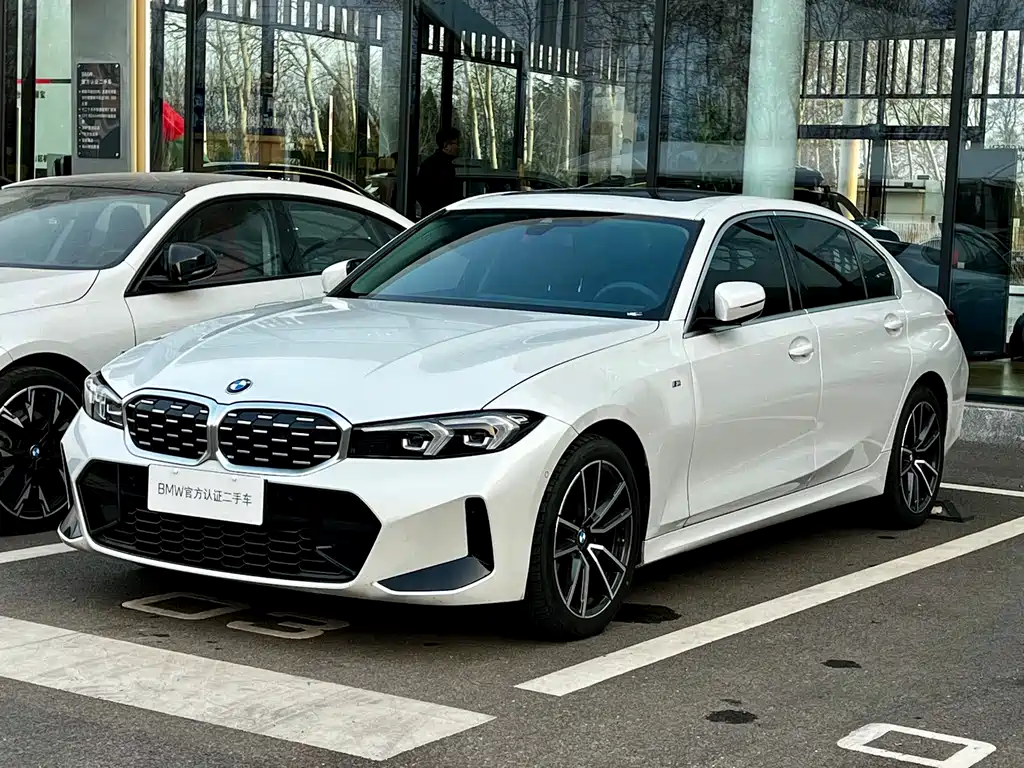 BMW 3 Series 2024 — фото 1