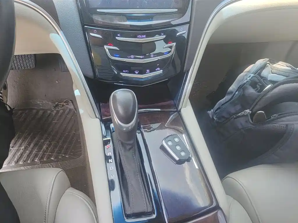 Cadillac XTS 2015 — фото 14
