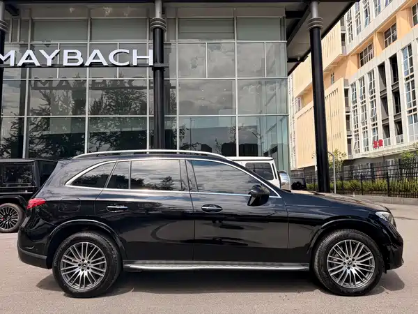 Mercedes-Benz GLC 2025