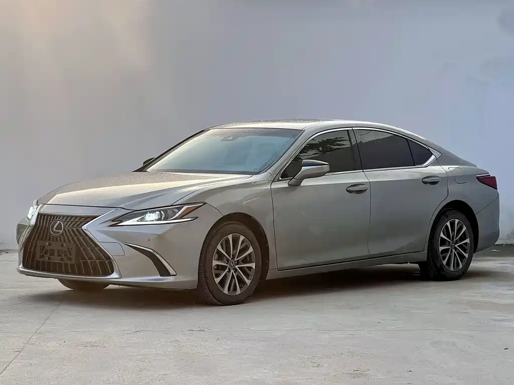 Lexus ES 2022 — фото 1
