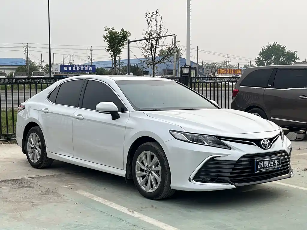 Toyota Camry 2023 — фото 3