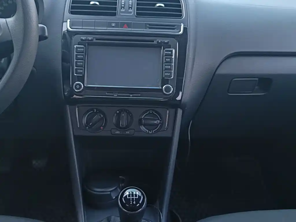 Volkswagen Polo 2015 — фото 13