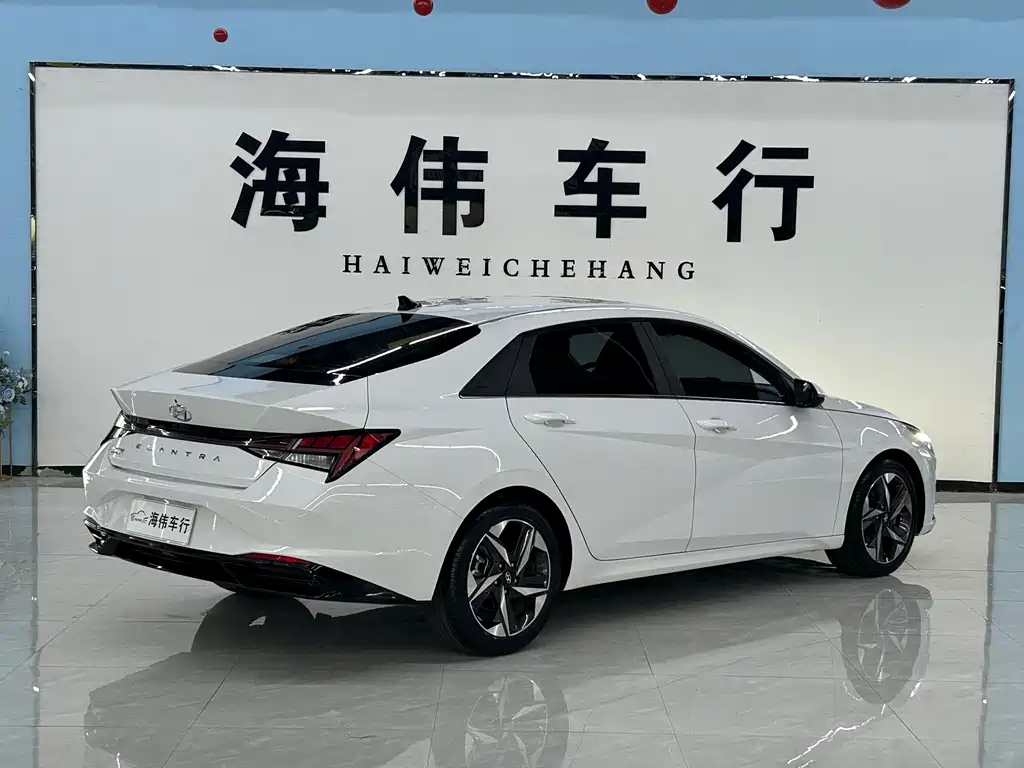 Hyundai Elantra 2023 — фото 13