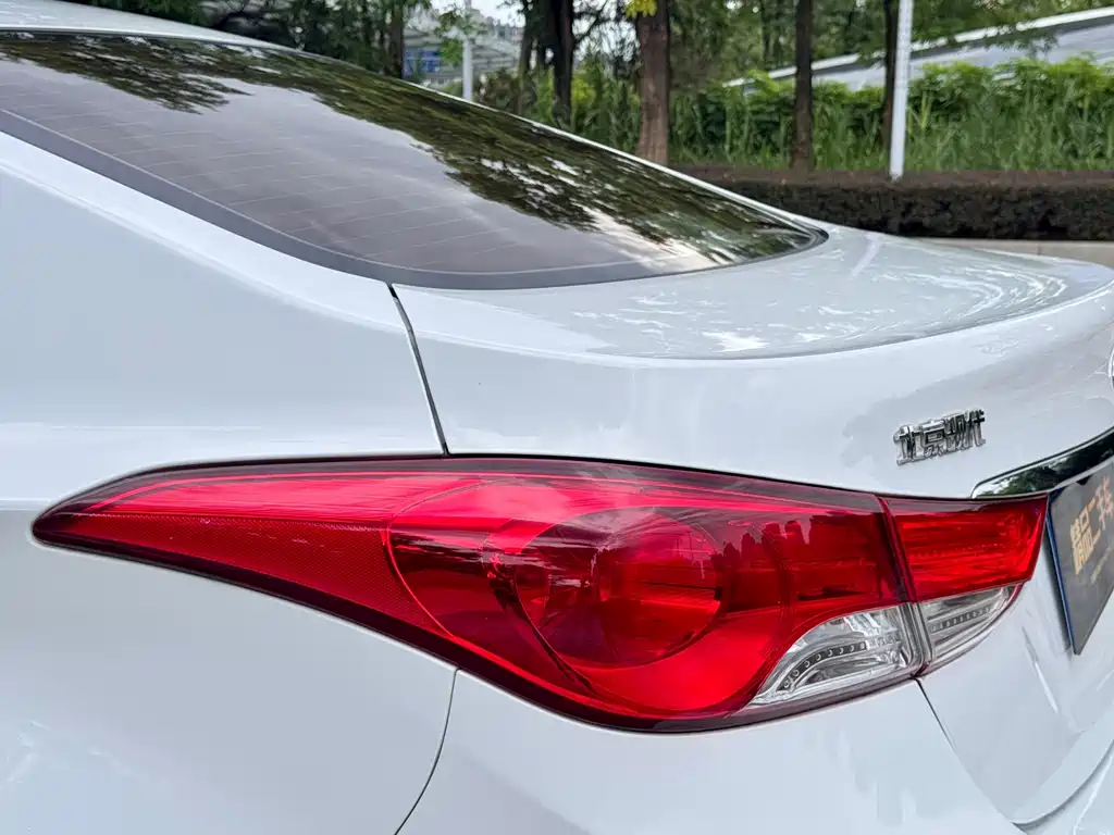 Hyundai Elantra 2014 — фото 17
