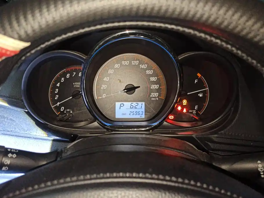 Toyota Yaris L 2020 — фото 14