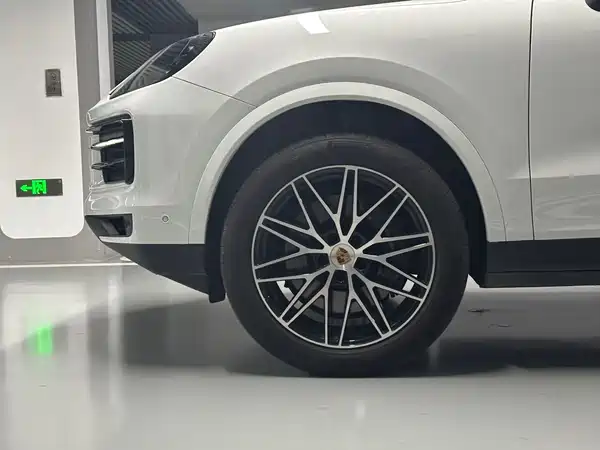 Porsche Cayenne 2025