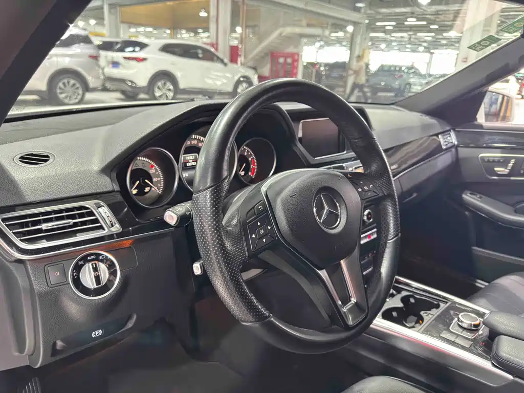 Mercedes-Benz E-Class 2015 — фото 13