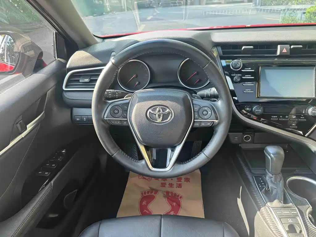 Toyota Camry 2018 — фото 18