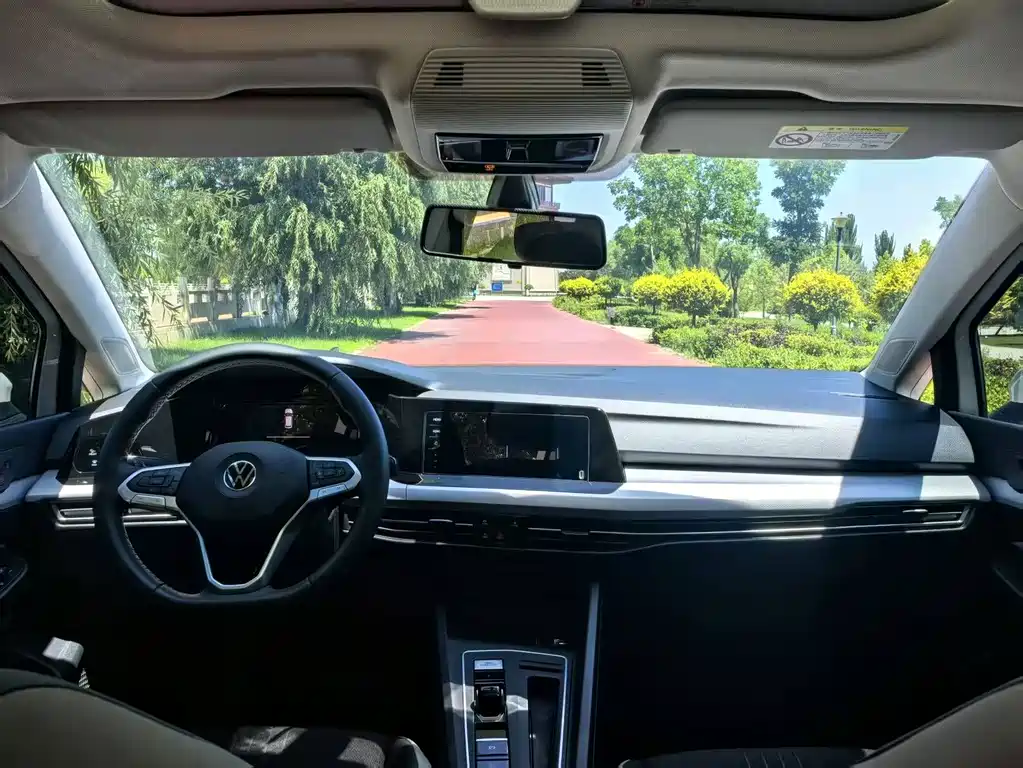 Volkswagen Golf 2024