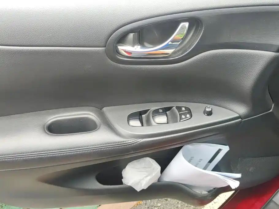 Nissan Tiida 2013