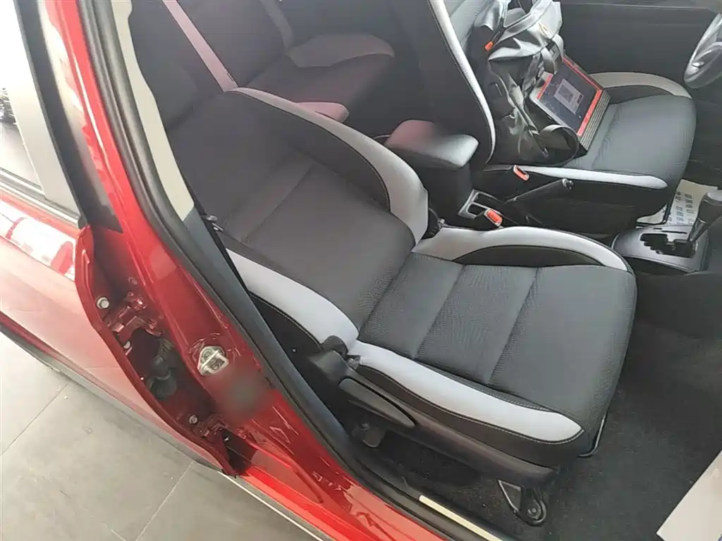 Toyota Yaris L 2023 — фото 25