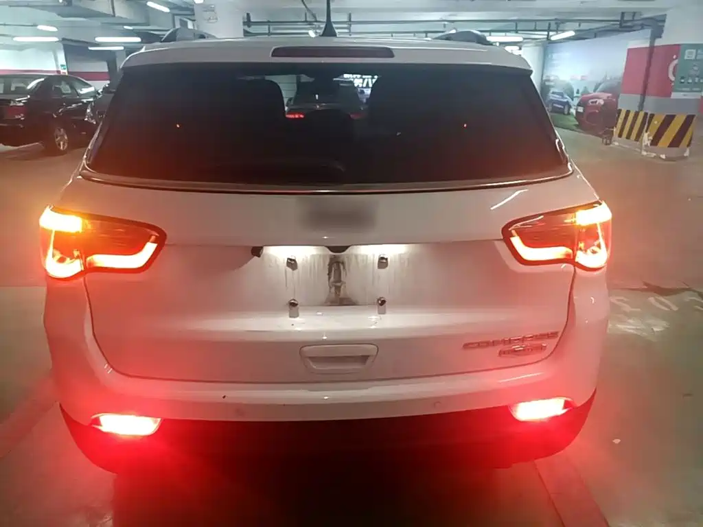 Jeep Compass 2018 — фото 6
