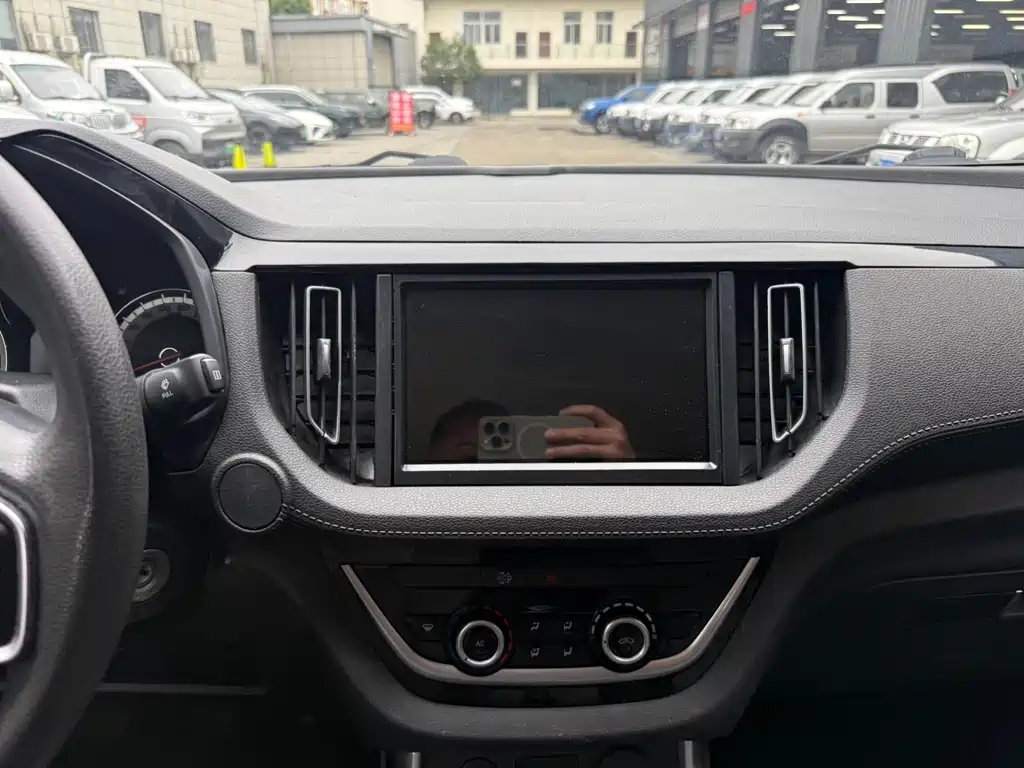 Isuzu RE-MAX 2023