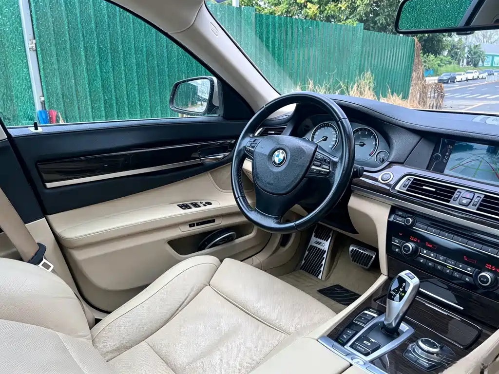 BMW 7 Series 2012 — фото 12