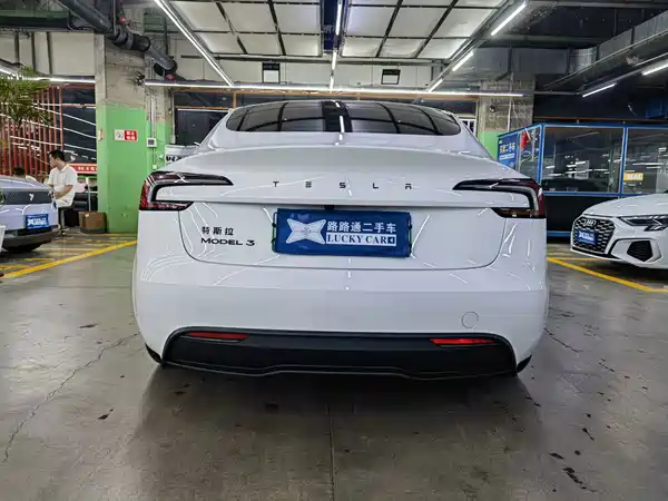 Tesla Model 3 2025