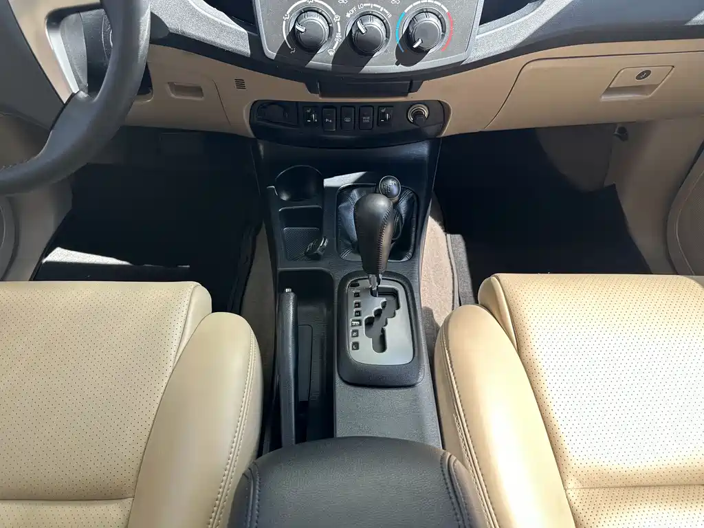Toyota Fortuner 2016 — фото 8