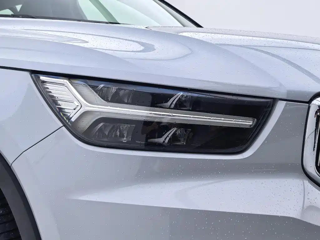 Volvo XC40 2020 — фото 4