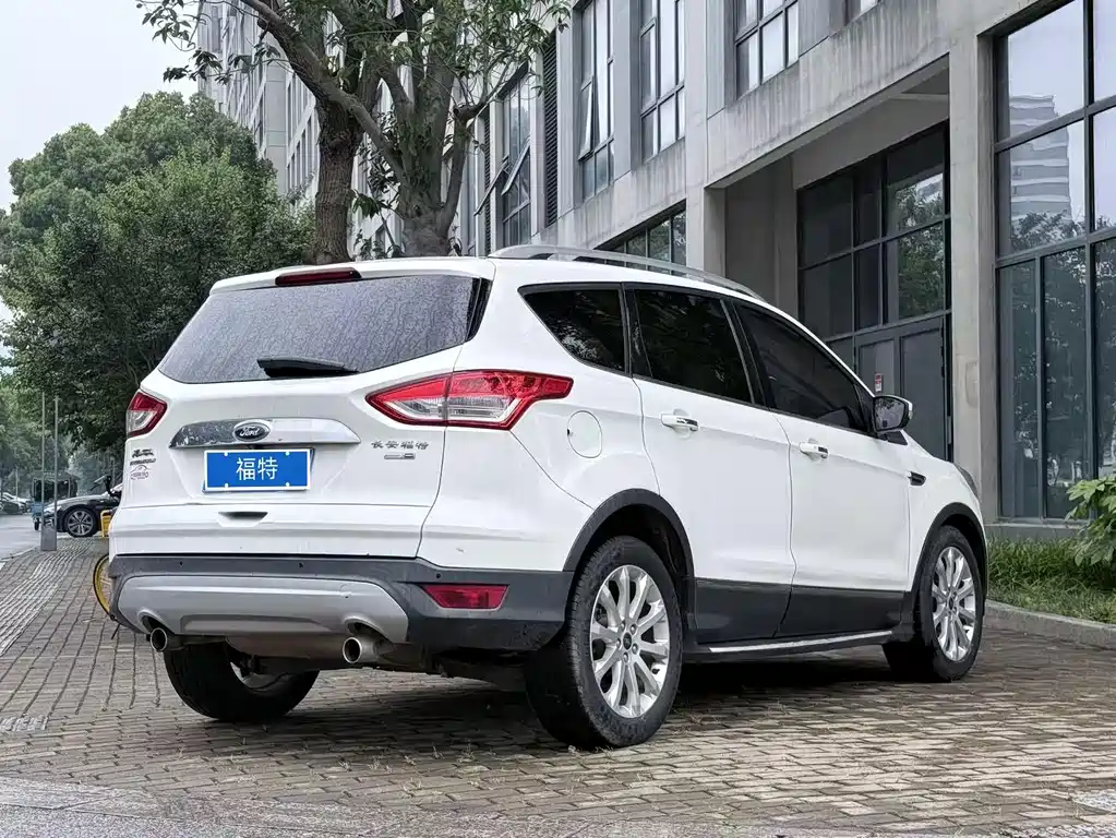 Ford Kuga 2015 — фото 16