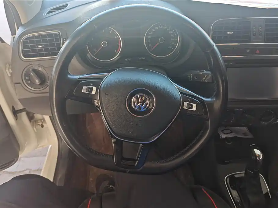 Volkswagen Polo 2017 — фото 15